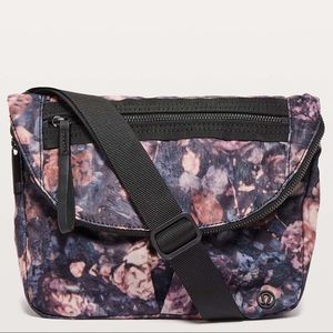 Lululemon Festival bag Frosted Rose